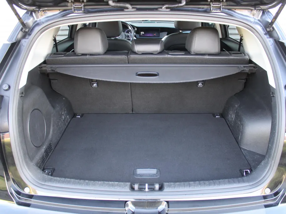 Kia e-Niro ExecutiveLine 64 kWh | Trekhaak | Stuur-/stoelverwarming + ventilatie | Leer | 17' LM | Cruise adapt. | Dodehoek detectie | LED | JBL audio |