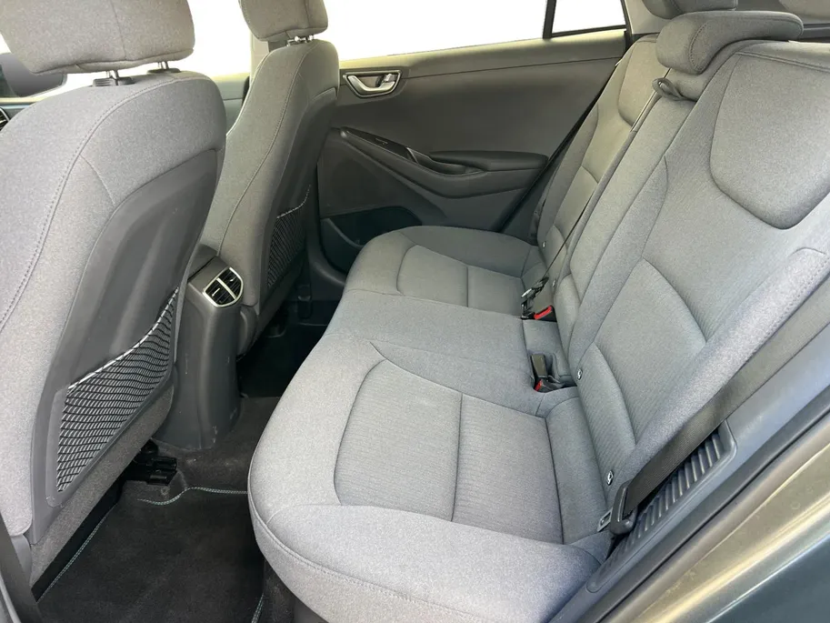 Hyundai IONIQ 1.6 GDi PHEV Premium 142PK | 52km elektrisch WLTP | Navigatie | Trekhaak | Climate Control | Apple Carplay & Android Auto | Parkeersensoren rondom | Stoel- en stuurverwarming |