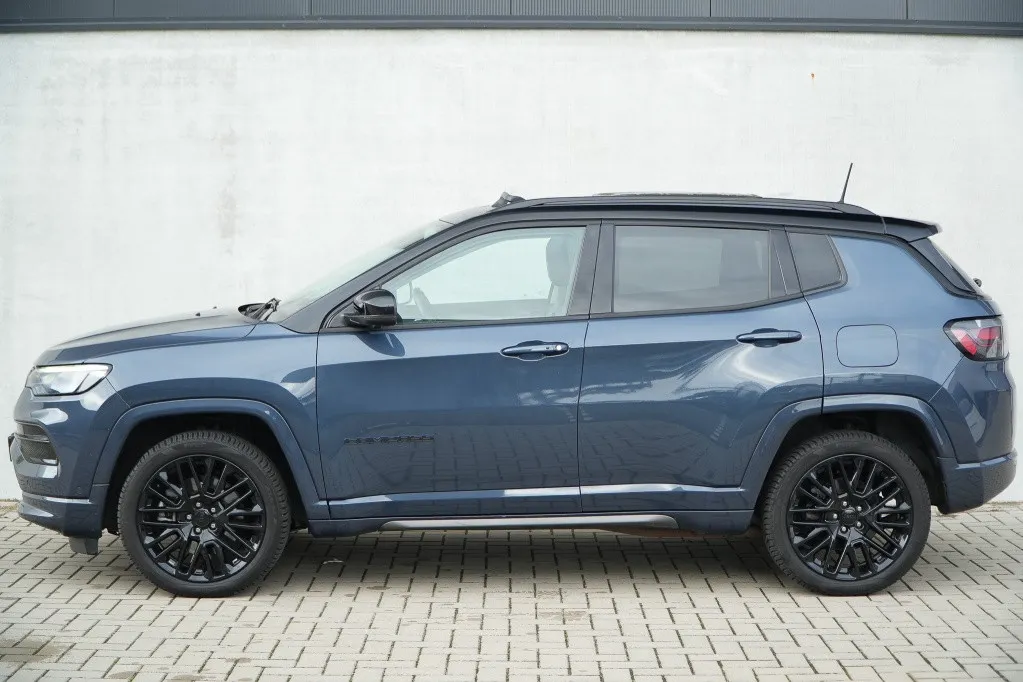 Jeep Compass 4xe 240 PK Hybrid S | Leder | Pano | Safety | Winter | 19'