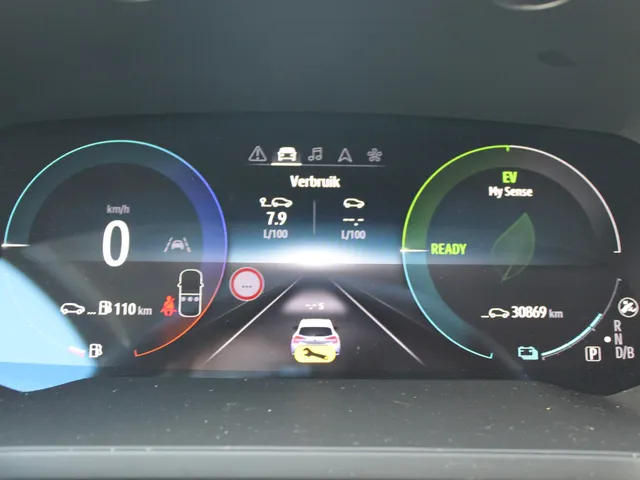 Renault Captur 1.6 E-Tech full hybrid 145 PK iconic | Lederen bekleding en stoel elektrisch bedienbaar | 360 camera | Stoelverwarming voor |