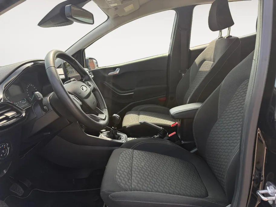 Ford Fiesta 1.0 EcoBoost Hybrid Titanium | Dealer onderhouden | NL auto | Winter pack | Parkeersensor achter | Navigatie via carplay | Apple carplay & Android auto | Cruise control | Bovag garantie |