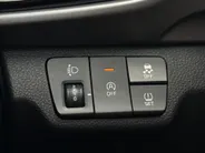 Kia Stonic 1.0 T-GDi MHEV DynamicPlusLine | Apple Carplay / Android Auto | Navigatiesysteem | Stoel + Stuurverwarming | Licht + Regensensor | Parkeersensoren + Camera Achter | Cruise Control | 16' Lichtmetalen Velgen