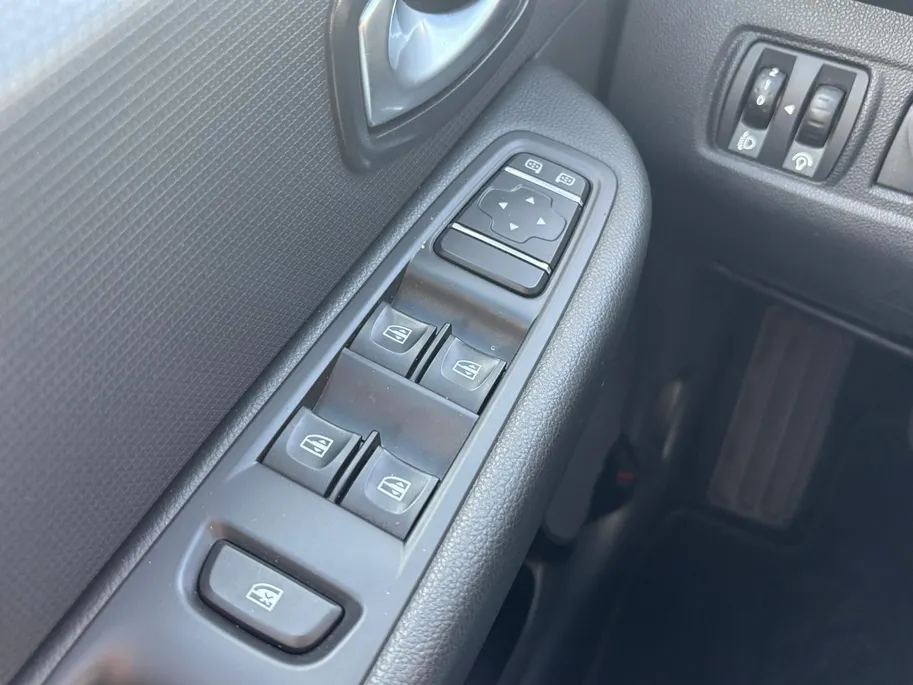 Renault Clio 0.9 TCe Limited | Zeer Goed Onderhouden | Airco | Parkeersensoren | Navigatie | Bluetooth | Cruise Control | 12 maanden garantie! |