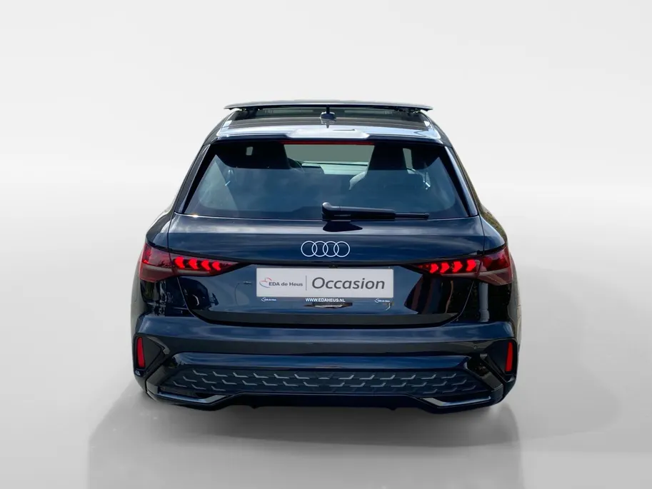 Audi A3 Sportback 35 TFSi mild-Hybrid S-Tronic aut. S Edition S Line Sportstoelen | Pano dak | SONOS Sound | Camera | Stoelverwarming | CarPlay | Cruise Control adapt. | Etc.