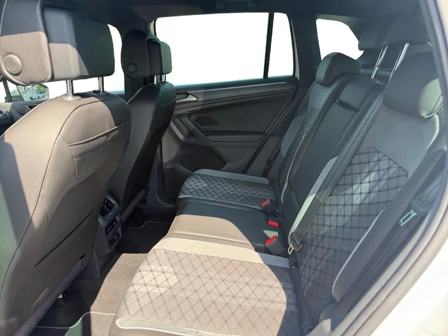 Volkswagen Tiguan 1.5 TSI R-Line Business+ | Automaat | Cruise Control | Climate Control | Digital Dashboard | Stoelverwarming | Stuurverwarming | Navigatie | Parkeersensoren |