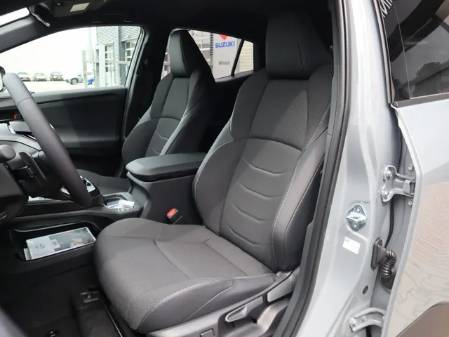 Toyota C-HR+ First Edition 77 kWh | Stuur/Stoel Verwarming | Apple/Android Auto
