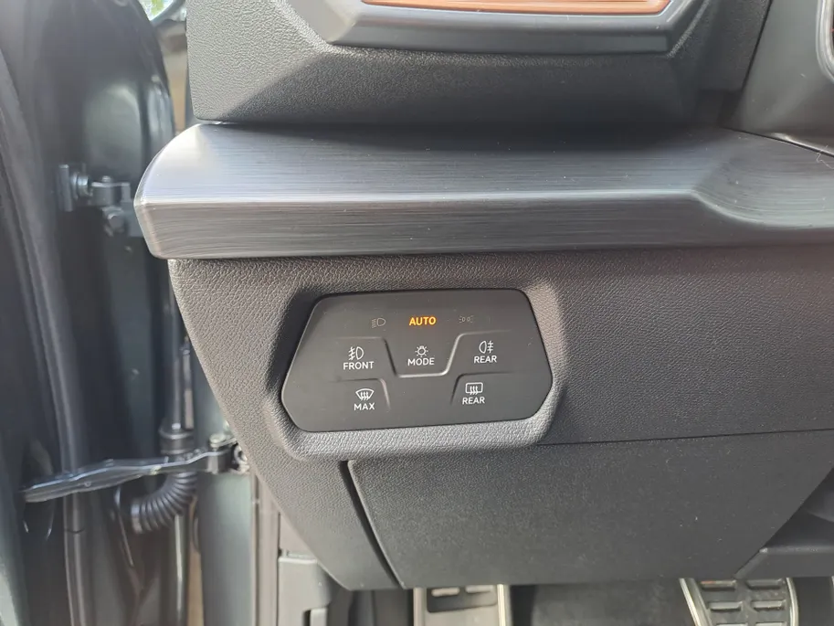 CUPRA Formentor 1.4 e-Hybrid VZ Copper Edition | Voorstoelen verwarmd | Automaat | ECC | Navi | Leer | Stuur verwarmd | Apple Carplay/Android Auto | Cruise control adaptief | SOH 93,6%