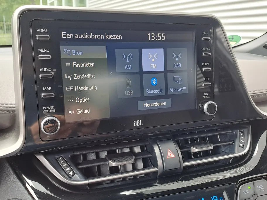 Toyota C-HR 2.0 Hybrid Executive | Automaat | Cruise control adaptief | JBL | Camera | Navigatiesysteem full map | Apple Carplay/Android Auto | LM Velgen
