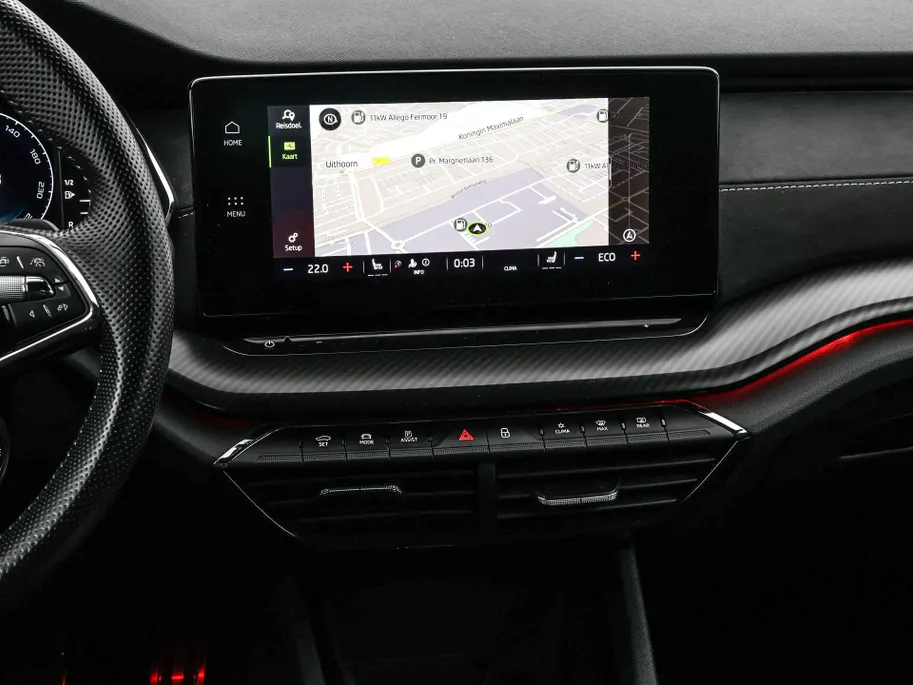 Škoda Octavia Combi 1.4 TSI RS iV PHEV 245pk DSG Business · Camera · Inklap. Trekhaak · Head-Up Display · Elek. Stoelen + Geheugen & Massage · Stuur- & Stoelverwarming ·