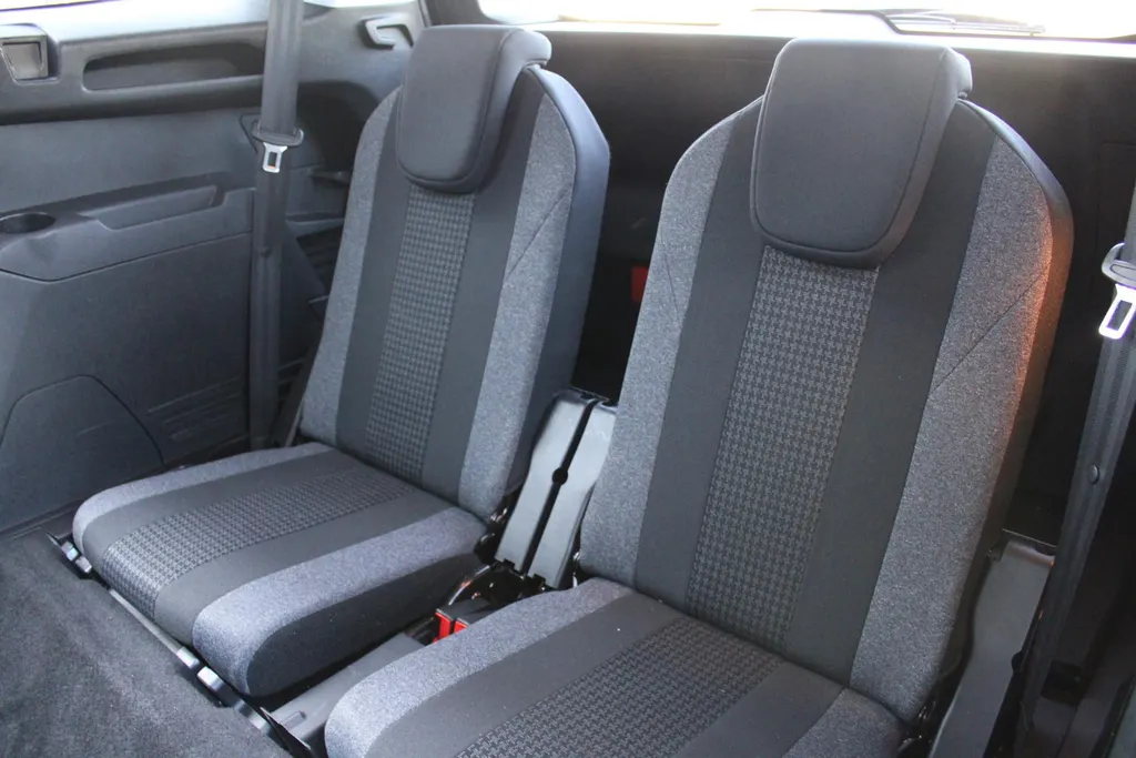 Peugeot 5008 1.2 PureTech Blue Lease Executive | Navi | Airco | 7 zits | Cruise | Camera | 17" LM |