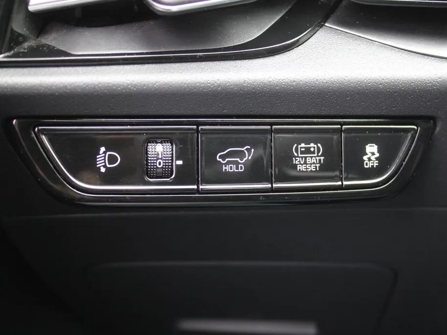 Kia Niro 1.6 GDi Hybrid DynamicPlusLine | Trekhaak | BTW Auto | Schuifdak | Stuur-/stoelverwarming | Cruise adapt. | Camera | Clima | Leer | HUD | LED | 16' LM |