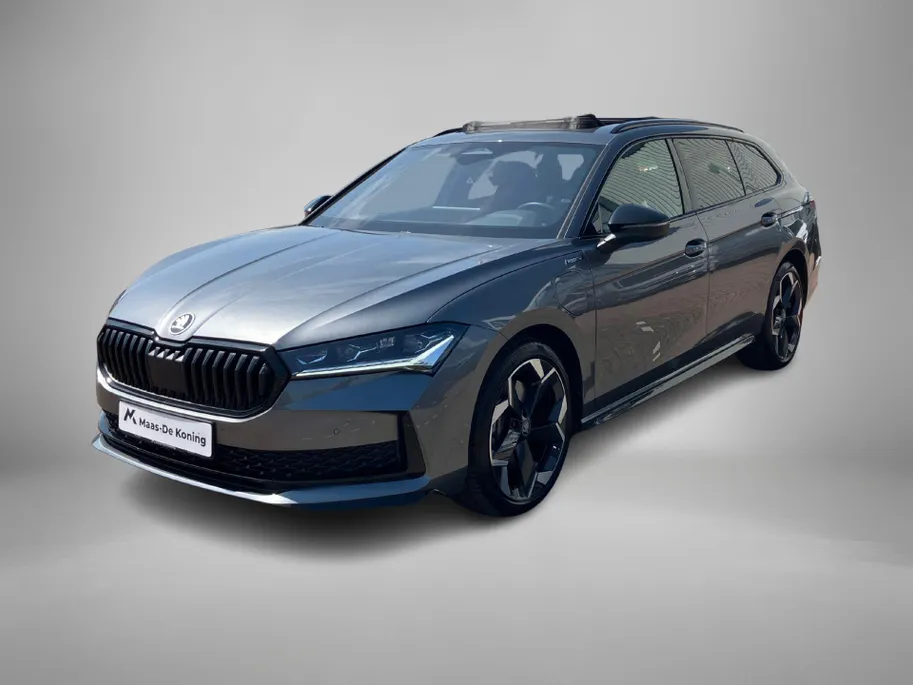 Škoda Superb Combi 1.5TSI 150kW/204PK PHEV Sportline DSG · Panoramadak · Apple/Android Car Play · Camera ·  Leder/Alcantara · Trekhaak ·