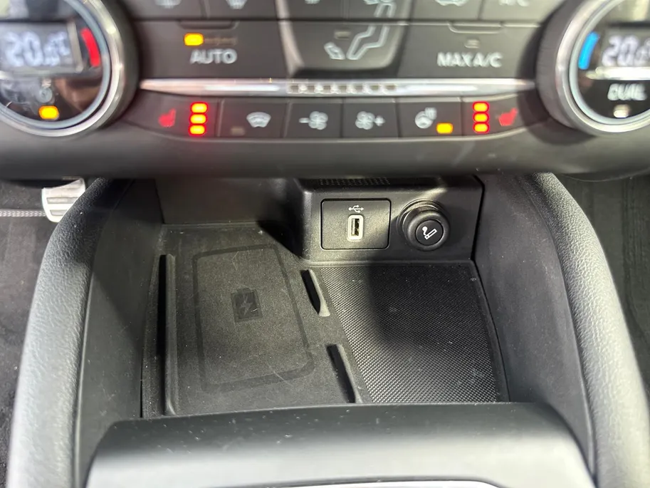 Ford Focus 2.3 EcoBoost ST-3 | 280 PK | Launch control | Recaro stoelen | 19' inch lichtmetalen velgen | Apple carplay & Android auto | Parkeersensor voor en achter | Achteruitrijcamera | Bang & Olufsen audio | Winter pack | Cruise control | Bovag garantie |