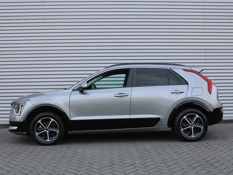 Kia Niro 1.6 GDi Hybrid DynamicPlusLine | Schuif-/kanteldak | Stuur-/stoelverwarming | Cruise adapt. | Camera | Clima | 16' LM | Navi |