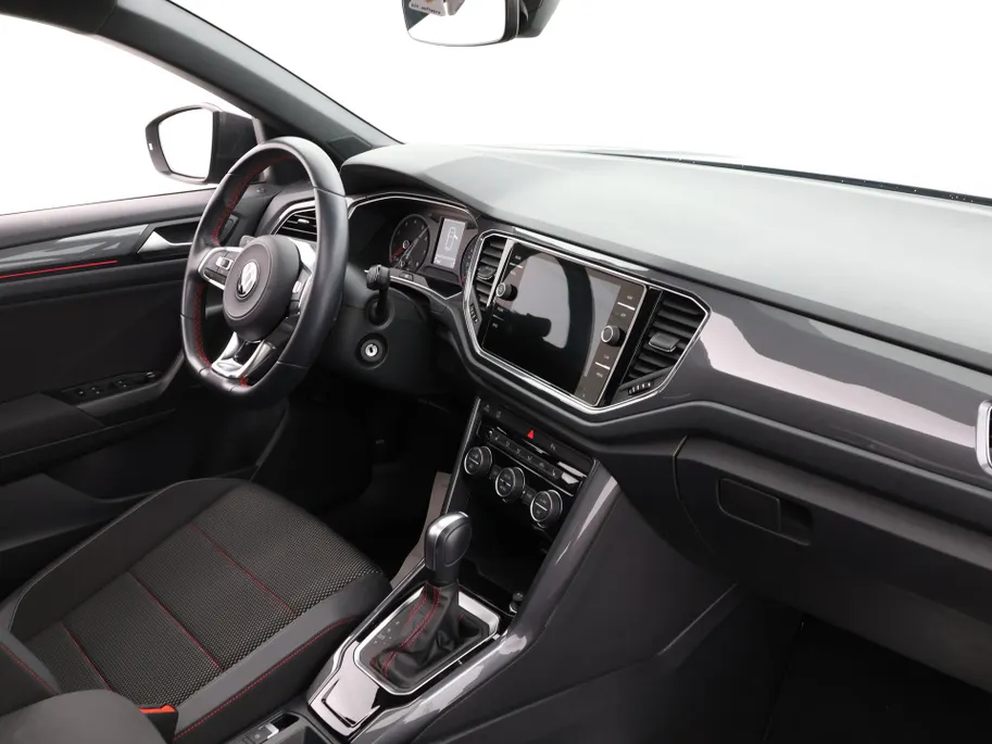 Volkswagen T-Roc 1.5 TSI 150pk DSG Sport · Panoramadak · Camera · Stoelverwarming · Elek. Achterklep · ACC · Dodehoeksensor ·
