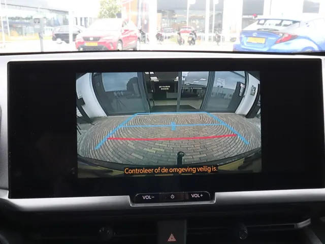 Toyota C-HR 2.0 PHEV 220 First Edition | Trekhaak | Stuur en stoelverwarming VERKOCHT