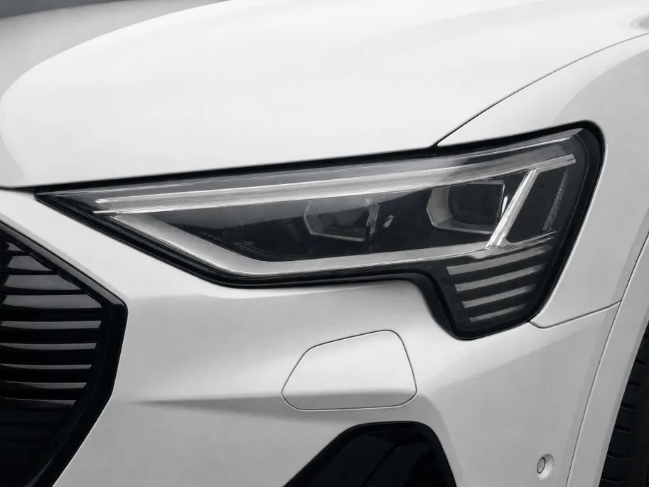 Audi e-tron 55 408pk Quattro S edition 95 kWh · SOH 97,1% · Panoramadak · Camera · Luchtvering · Zwart Optiek Plus · 21'' Inch ·