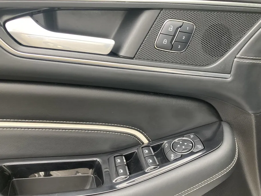 Ford S-Max 2.0 Vignale 7 persoons Lederen bekleding - 7-persoons - Panoramadak - Full Options