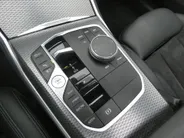 BMW 3 Serie 320e M-Sport Aut. |Schuifdak |Head-Up |Facelift - Widescreen!