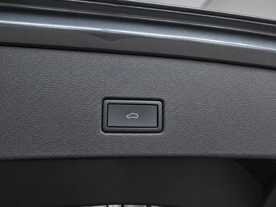 Volkswagen T-Roc 1.5 TSI 150pk DSG R-Line · Camera · Apple/Android Car Play · Navigatie · Stoel-& Stuurverwarming · Elek. Achterklep · Dodehoek Detectie · 18'' Inch ·