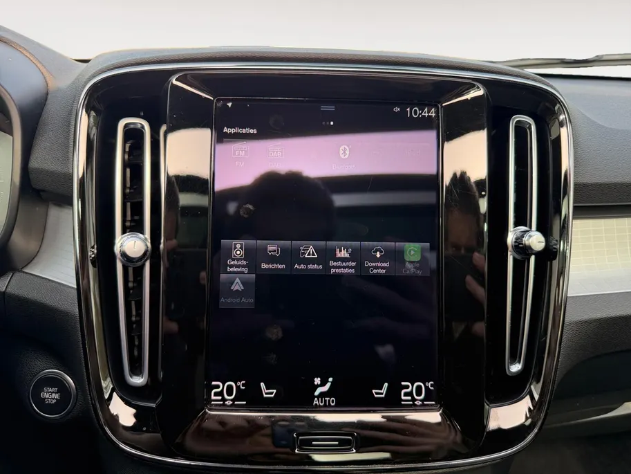 Volvo XC40 1.5 T4 Plug-in hybrid Ultimate Bright | Elektrischer achterklep | Pano dak | Harmon/Kardon | Achteruitrijcamera | Elektrsich verstelbare bestuurderstoel met geheugen |