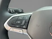 Volkswagen Golf 1.5 eHybrid Life Edition Panoramadak · Achteruitrijcamera · Draadloze telefoonlader · Stuur- & Stoelverwarming