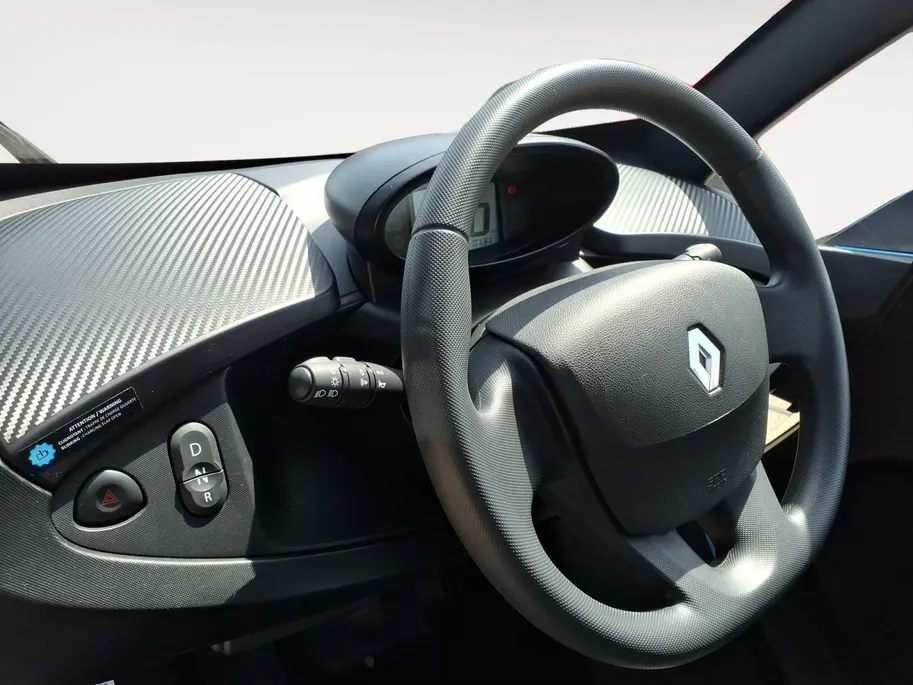 Renault Twizy Intens 80 duo uitvoering voor 2 personen | slechts 2048 KM | koopaccu |  LM velgen | blauwe wrap auto is zwart metallic Twizy Intens 80 duo uitvoering voor 2 personen | slechts 2048 KM | koopaccu |  LM velgen | blauwe wrap auto is zwart metallic
