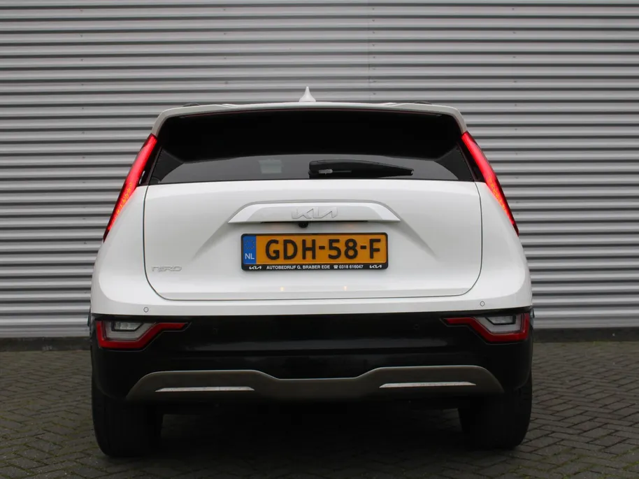 Kia Niro EV Edition Advanced 64.8 kWh | Stuur-/stoelverwarming | Elektr. stoelverstelling | Camera | Cruise adapt. | 17'LM | Clima | 17% bijtelling |