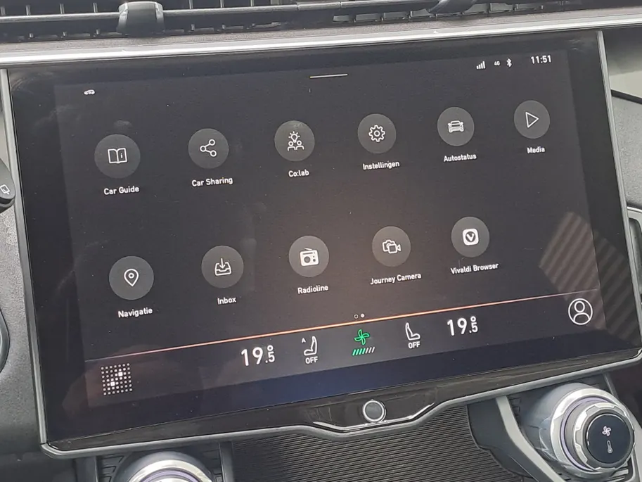 Lynk & Co 01 1.5 PHEV | SOH 97,3% | Automaat | Camera | Navigatie | Climate Control | Trekhaak afneembaar | Apple Carplay/Android Auto | DAB | Keyless entry | Keyless start | Stoel verw.
