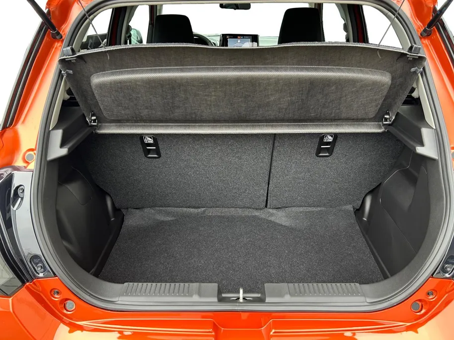 Suzuki Swift 1.2 Select Smart Hybrid | Actiekorting €2200,- | Private Lease vanaf €299,- p/m | Beperkte Voorraad  | 6 speakers | Lederen stuurwiel | Stoelverwarming |