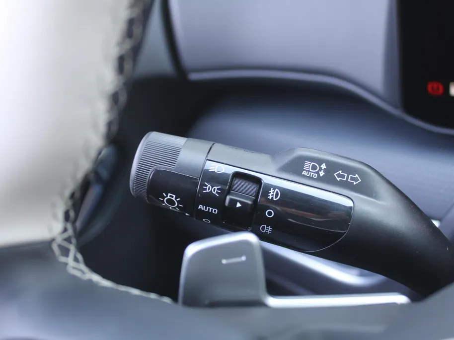 Kia K4 1.0 T-GDi MHEV GT-Line Launch Edition (pano) | Stuur-/stoelverwarming | Camera | LED | 17' LM | Elek. stoel | Draadloze telefoonlader |