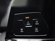 Volkswagen Golf 1.5eTSI/130PK R-Line DSG Volkswagen Golf 1.5eTSI/131PK R-Line DSG · Panoramadak · Apple/Android Car Play · Stoel & Stuurverwarming · Navigatie · LED ·