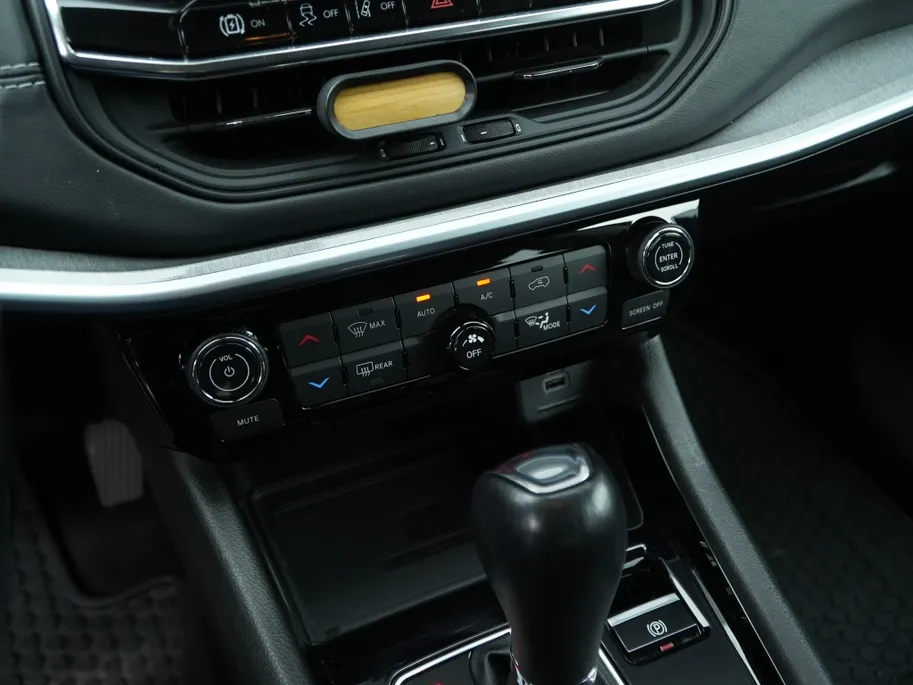 Jeep Compass 4xe 240 PK Hybrid S | Leder | Navi | Winter | Trekhaak | 19'