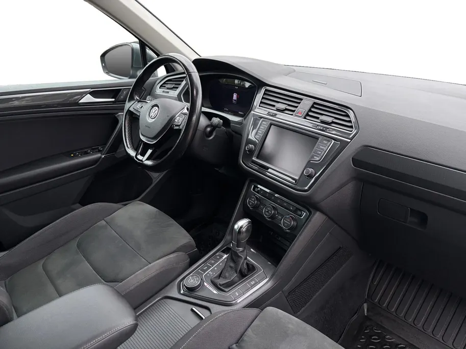 Volkswagen Tiguan 2.0 TSI 4Motion Highline | Trekhaak | Adapt. Cruise Control | Stoelverwarming | Climate Control | Parkeersensoren |