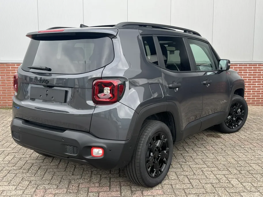 Jeep Renegade 4xe 240 PK Hybrid North Star | Pano | Safety | Winter | 18'