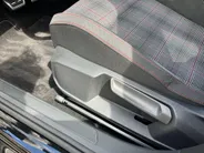 Volkswagen Golf 2.0TSI/265PK GTI DSG · Panoramadak · Camera · Trekhaak · Apple/Android Car Play · Garantie t/m 27-03-2030 of 100.000km