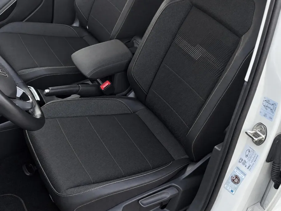 Volkswagen T-Cross 1.0 TSI 110pk DSG Life · Camera · Apple/Android Car Play · Afneembare Trekhaak · Virtual Cokcpit · Stoelverwarming ·