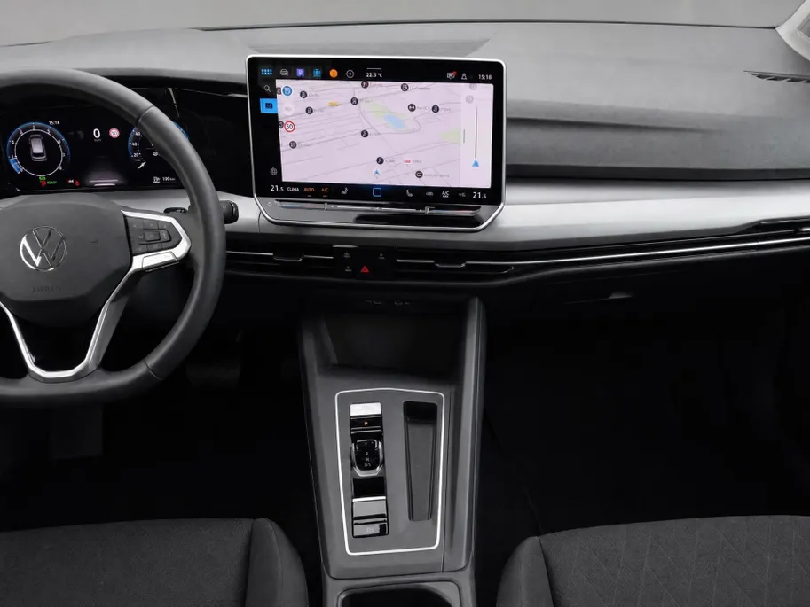 Volkswagen Golf Variant 1.5eTSI/116PK Life Edition · Navigatie · Trekhaak · Apple/Android Car Play · Stoelverwarming · Garantie t/m 26-03-2027