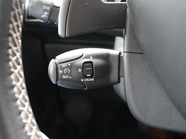DS DS 3 1.2 PureTech Connected Chic Automaat Cruise Control | Climate Control | 4 Seizoenen Banden