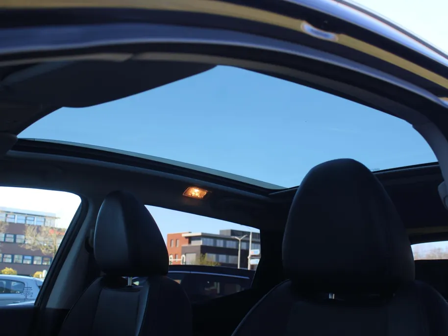 Nissan QASHQAI 1.2 Tekna | Trekhaak | 360 Camera | Pano dak | Stoel-/voorruitverwarming | Dodehoek detectie | Elek. stoelverstelling | Clima | 19' LM | 1e eigenaar |