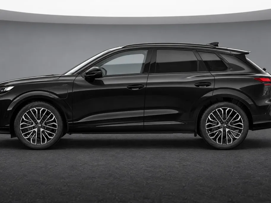 Audi Q3 e-hybrid S edition 272 PK · Tech plus · Glazen panoramadak · Head-up display · Trekhaak elek. wegklapbaar