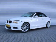 BMW 1 Serie Cabrio 118i Executive | M-Pakket | Stoelverwarming | 17' LM | Windscherm | Parkeersensor v+a | Trekhaak | Navi | Leer | Xenon | Clima |