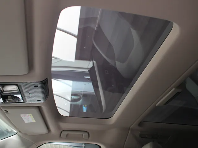 Volkswagen Multivan 1.4 eHybrid L2H1 Life Business (5-PERSOONS) Panoramadak | Trekhaak | Camera | inklapbare spiegels