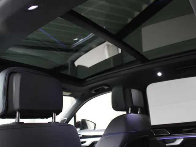 Volkswagen Touareg 3.0 TSi R 4-Motion 462 PK | Panoramadak | Head-Up display | Climate Seats | Keyless | Dynaudio |  Matrix Led
