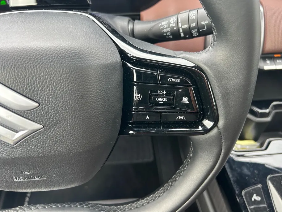 Suzuki e Vitara Style 61 kWh | Stuur/Stoel Verwarming | Dodehoekdetectie | 360 Camera | Elektrische stoelverstelling | Apple Carplay/Android Auto |