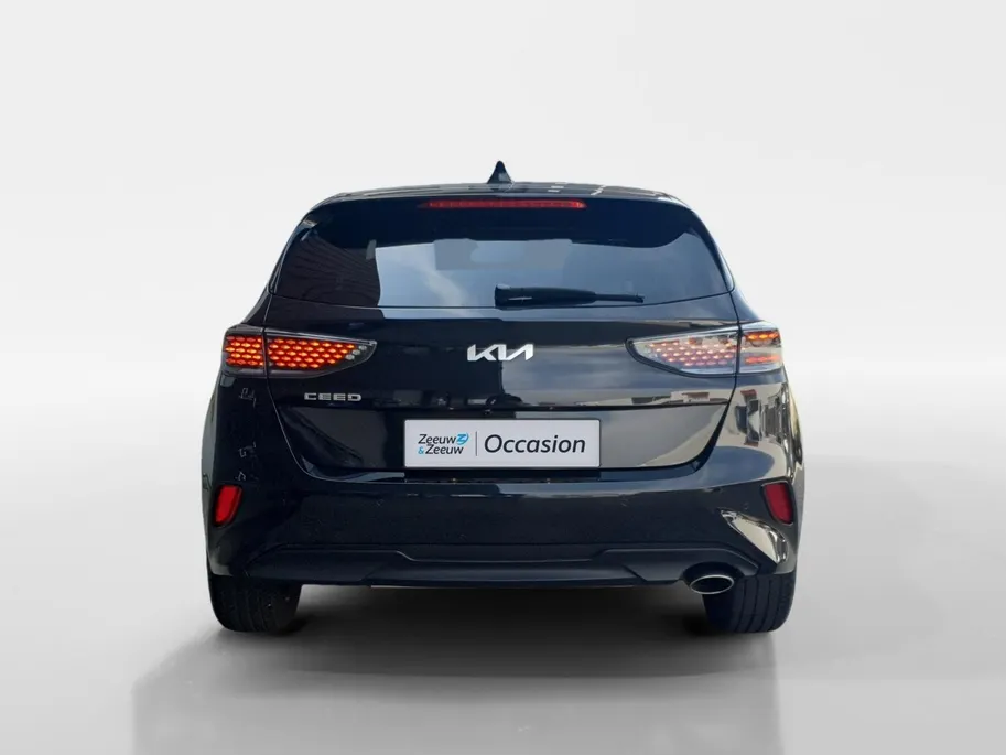 Kia Ceed 1.0T Design Edition | Stoel en stuurverwarming | Dodehoek detectie | Navigatie | Camera | Apple carplay / Android Auto | JBL sound system |