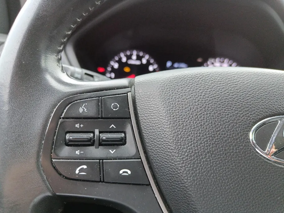 Hyundai i20 1.0 T-GDI Comfort Automaat | All weatherbanden | Trekhaakl | Navigatie | Camera |