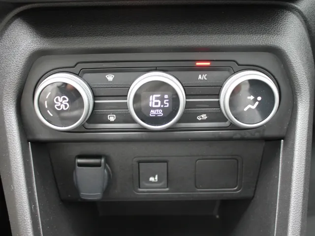 Dacia Sandero Stepway 1.0 TCe 100 PK ECO-G Extreme | Glazen schuifkanteldak | 4 seizoensbanden | Stoelverwarming voor | Pack assist | nog 2 jaar * fabrieksgarantie |
