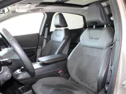 Nissan ARIYA Evolve 66 kWh | 22KW Lader| Afneembare trekhaak| Apple carplpay& Android auto| 360grd Camera| Stoelverwarming en verkoeling| Elektrisch verstelbare stoelen| Luxe bekleding| Dealer onderhouden|