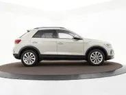 Volkswagen T-Roc 1.0 TSI 110pk Life · Camera · Apple/Android Car Play · Parkeer assistent · ACC · Clima · Draadloze Telefoonlader · Elek. Inklapbare Spiegels · Garantie t/m 28-03-2028 of 100.000km